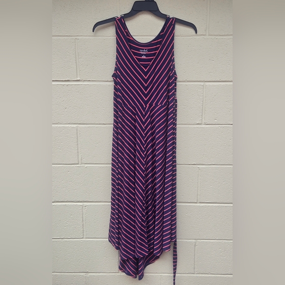 Ingrid & Isabel- Stripped- Maxi- Maternity Dress- V-Cut Bottom- Size Medium - Picture 13 of 16